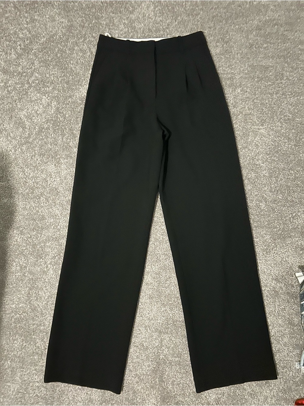 Aritzia the Effortless Pant - soft structured